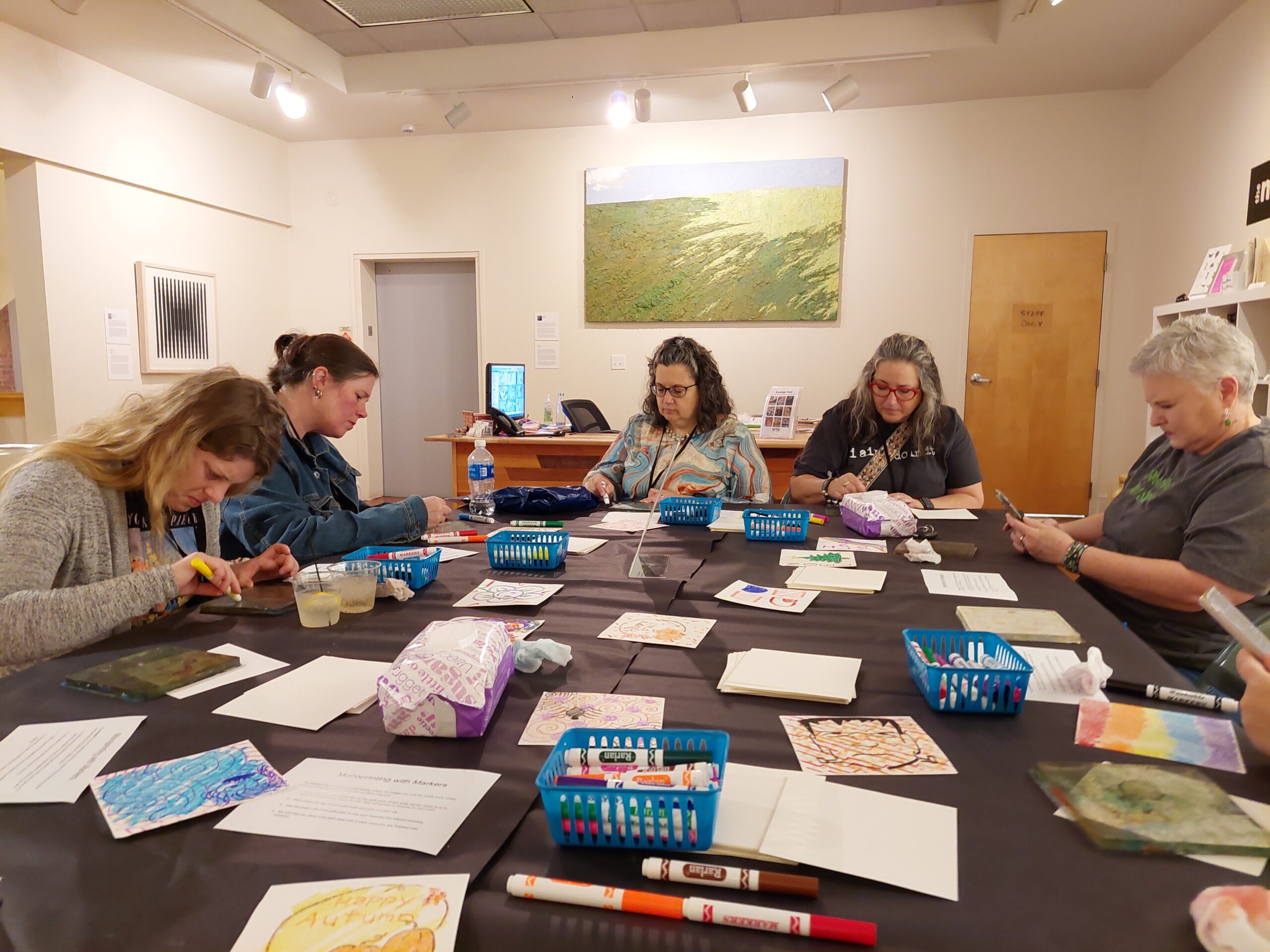 A group of 6 educators enjoy learning to experiment with gelli plates with markers.